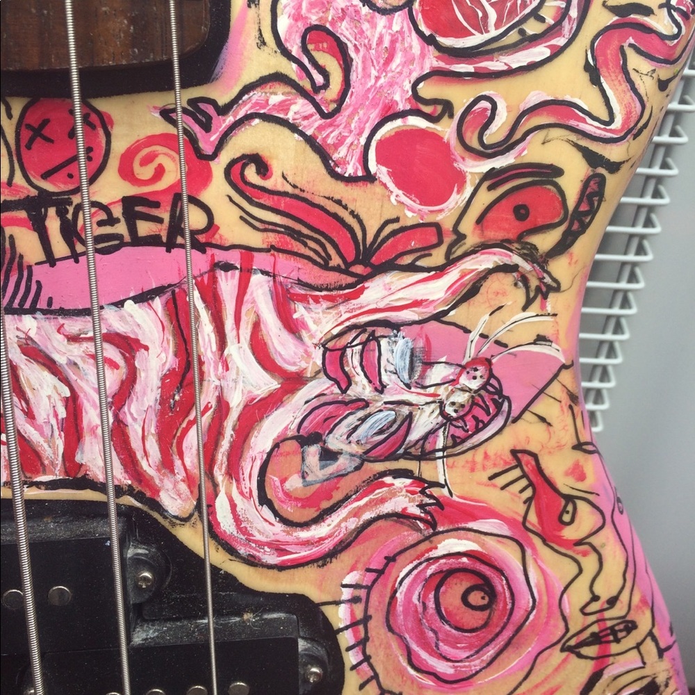 HAND PAINTED BASS GUITAR - Picture 7 of 8